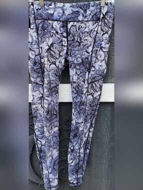 Lululemon Women's Size 8 Floral Printed Leggings Black/white